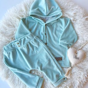 Conjunto de plush símil pana.
Color verde agua